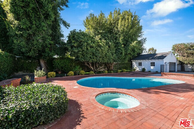 Building Photo - 4649 Sancola Ave