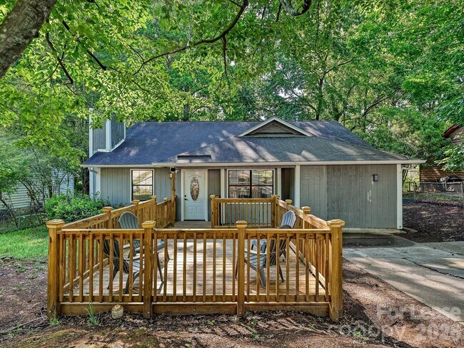 Building Photo - 633 Pennwood Ln