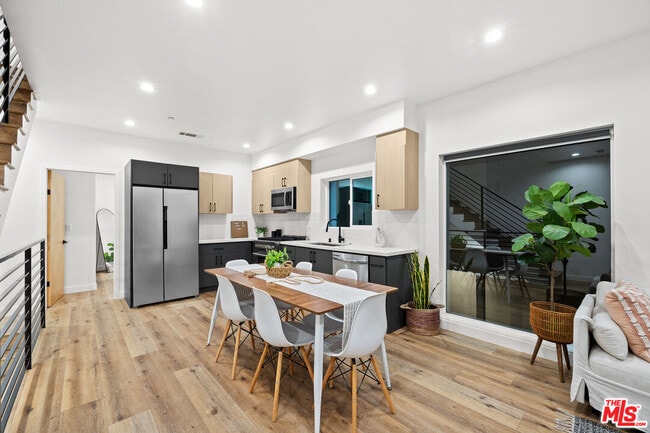 Building Photo - 807 N Cherokee Ave