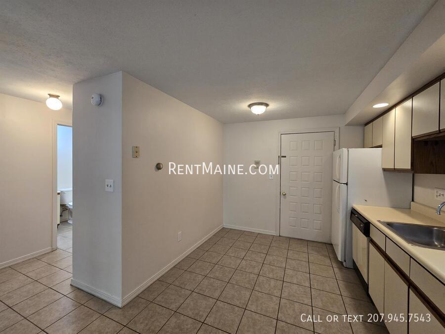 Building Photo - 20 Tall Pines Dr