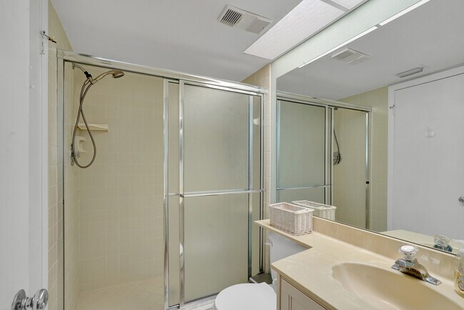 Building Photo - 6080 Bahia Del Mar Cir