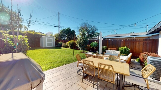 Building Photo - Beautiful Home In Costa Mesa