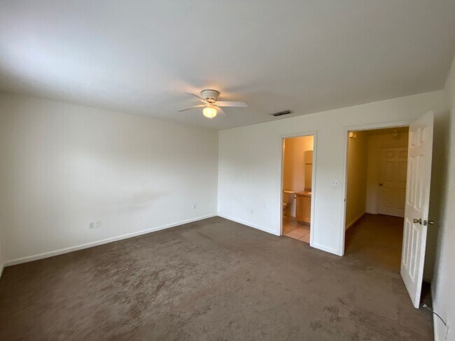 Building Photo - 1081 Solana Ave