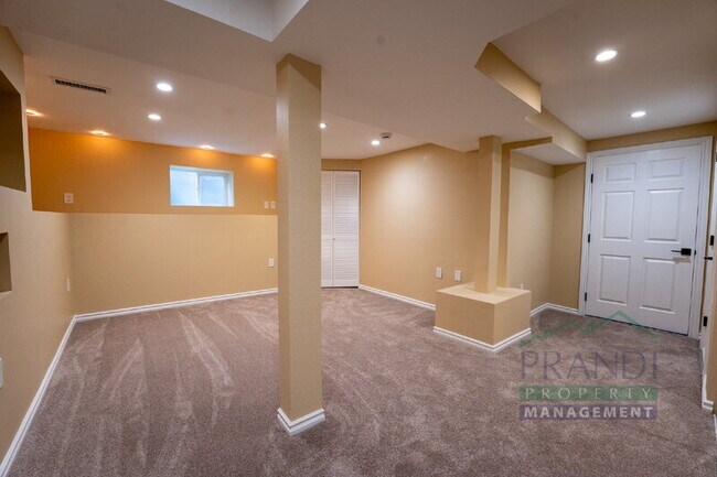 Building Photo - 40 Pleasant Ln