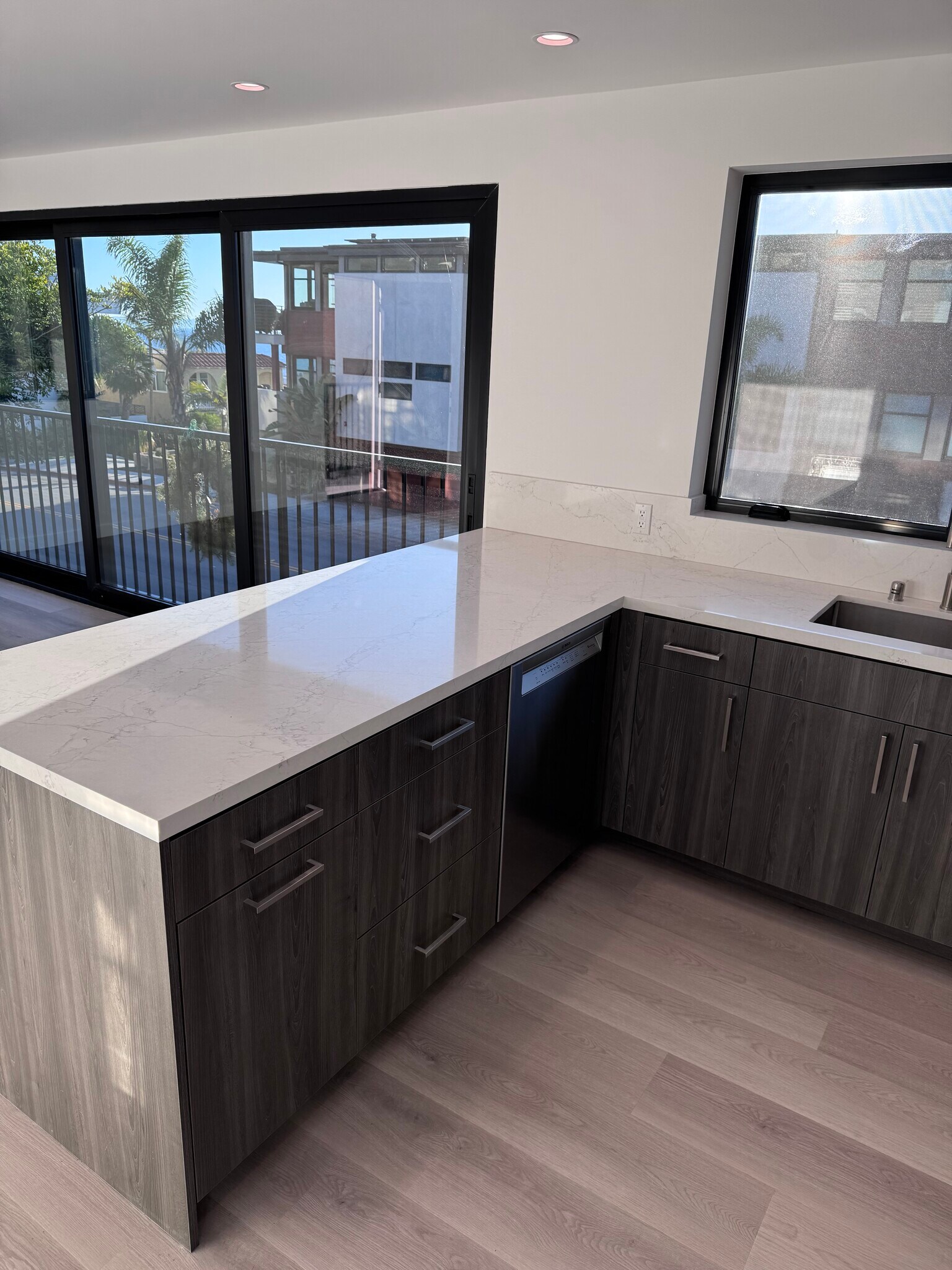 Dishwasher and peninsula - 2408 Highland Ave