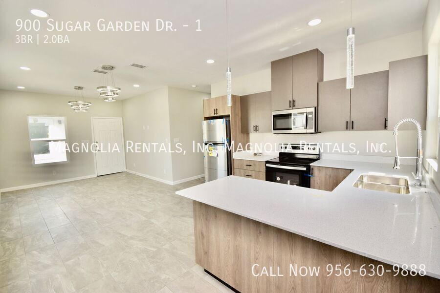 Building Photo - 900 Sugar Gdn Dr