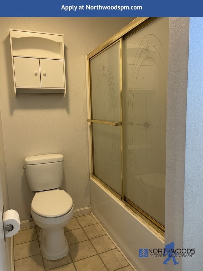 Building Photo - Charming 3 Bedroom 2 Bath Home in Very Nic...