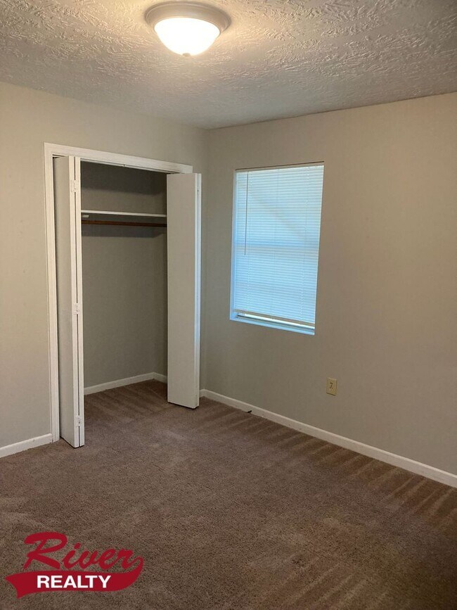 Building Photo - 3 Bedroom 2 Bath House with Double Garage ...