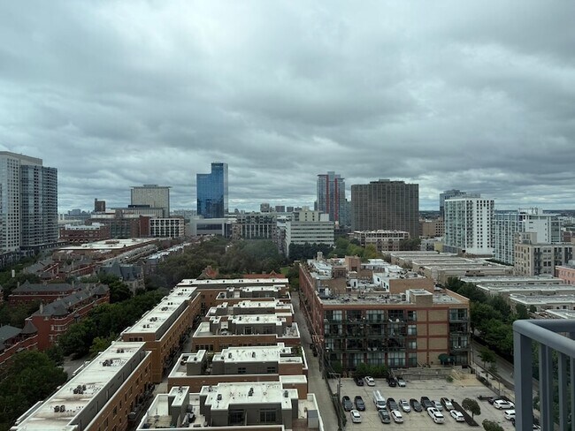 Building Photo - 1600 S Prairie Ave