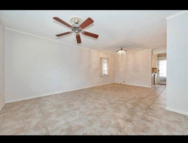 Building Photo - 10122 Shadow Wood Dr