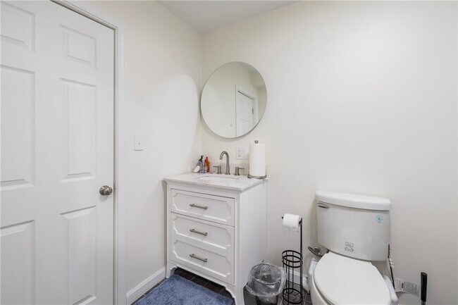 Building Photo - 61 School St