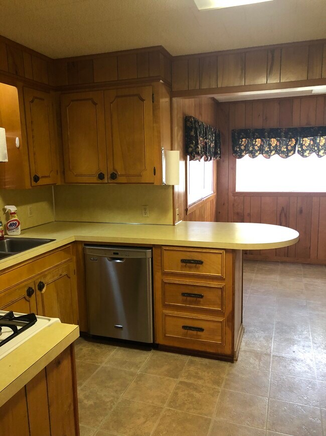 Building Photo - 716 W Georgia Ave