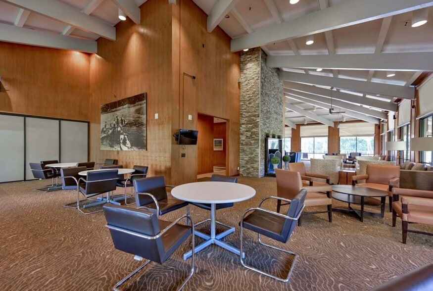 Building Photo - 300 N Civic Dr