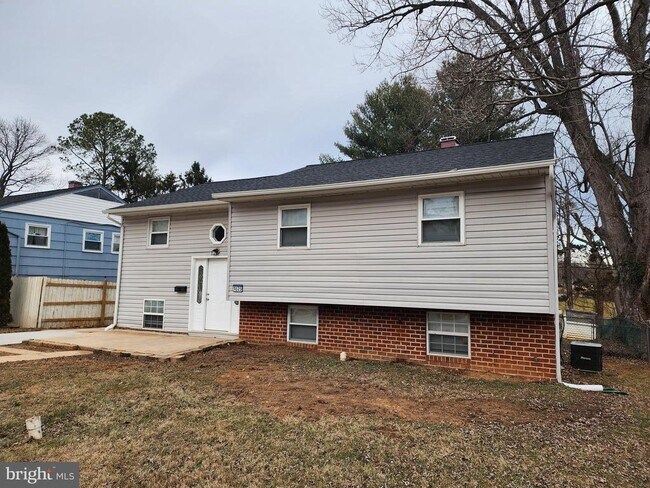 Building Photo - 1025 Kingsbury Rd