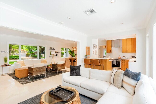 Building Photo - 1029 Mariposa Ave