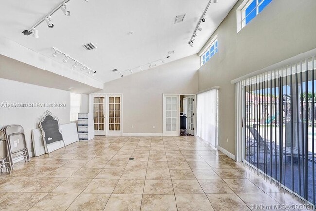 Building Photo - 21250 NE 9th Ct