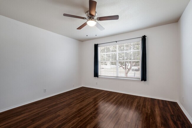 Building Photo - Well-Maintained Home with Open Layout & Great Location