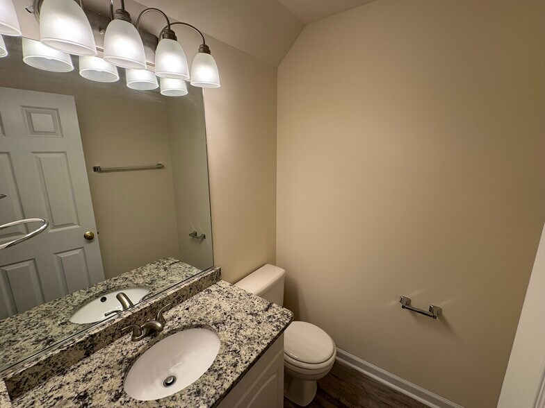 Building Photo - 6610 Cedar Cliff Dr