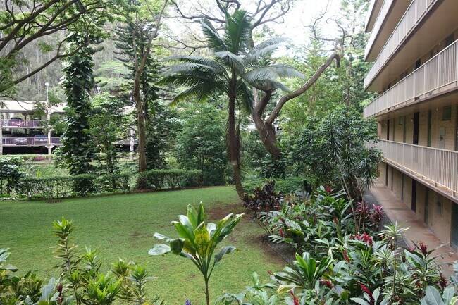 Building Photo - 2 bedroom, 1 bath, 2 parking in Waikalani Woodlands
