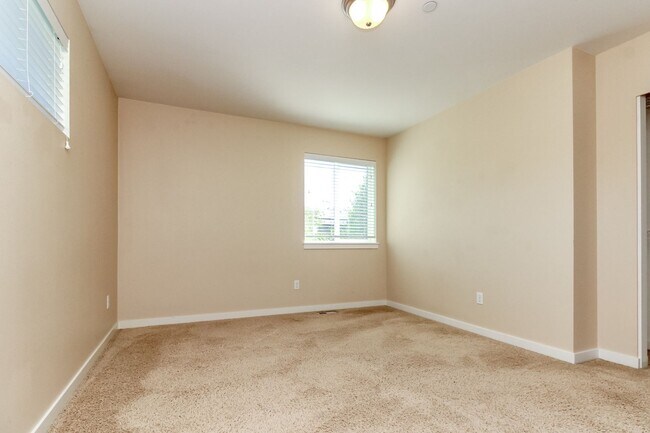 Building Photo - Beautiful Bell Hill Home in DuPont
