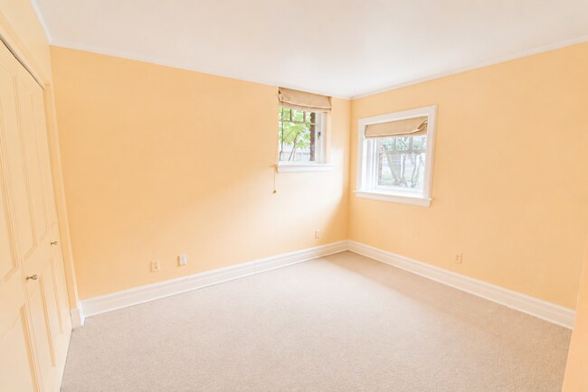 Building Photo - 120 W Highland Dr