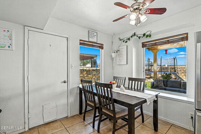 Building Photo - 3712 La Cuesta Dr