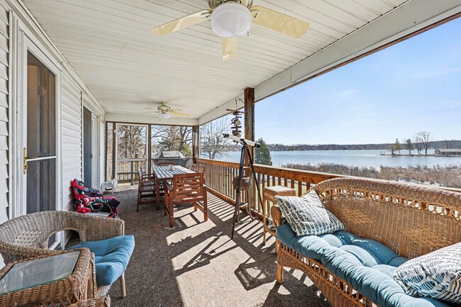 Building Photo - 5884 Rays Dr