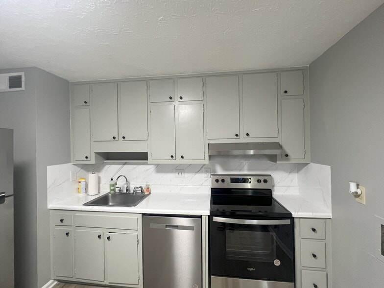 Building Photo - 393 Stone Mountain St