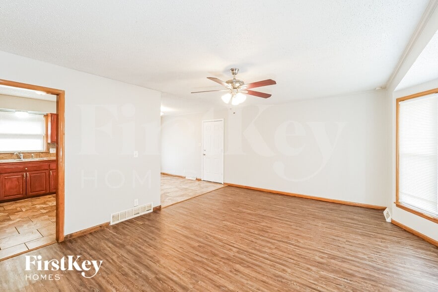 Building Photo - 8207 E 85 St