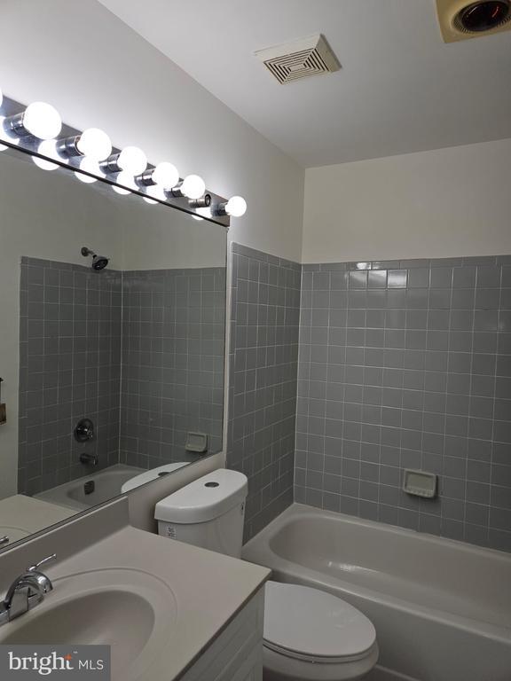 Building Photo - 45 Coriander Dr
