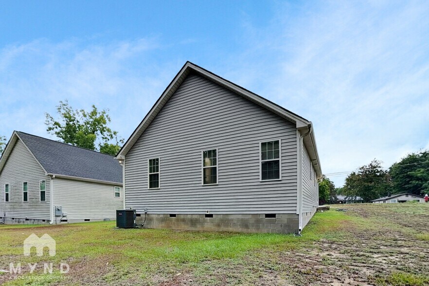 Building Photo - 148 Bridge St