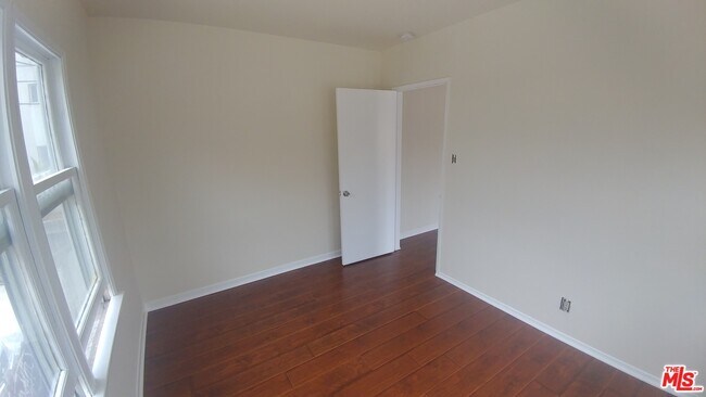 Building Photo - 4106 Rosewood Ave