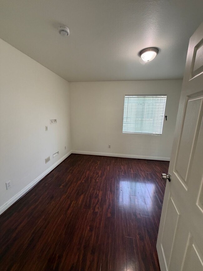 Building Photo - 79(633)