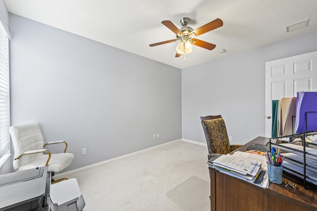 Building Photo - 12120 SW Elsinore Dr