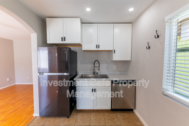 Building Photo - 821 39th St