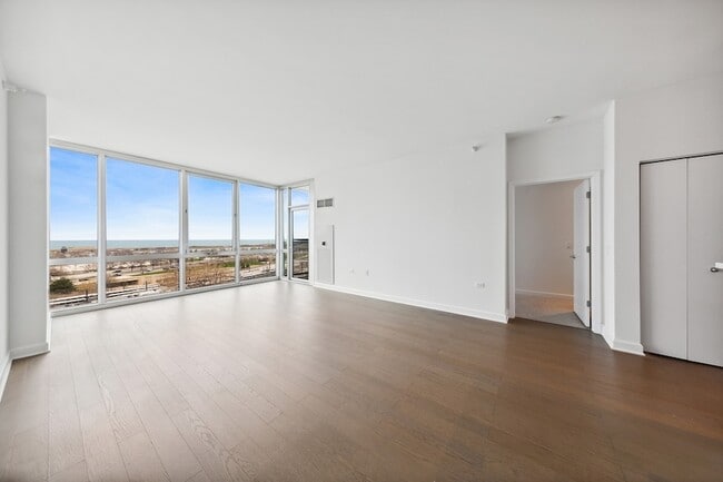 Building Photo - 1629 S Prairie Ave