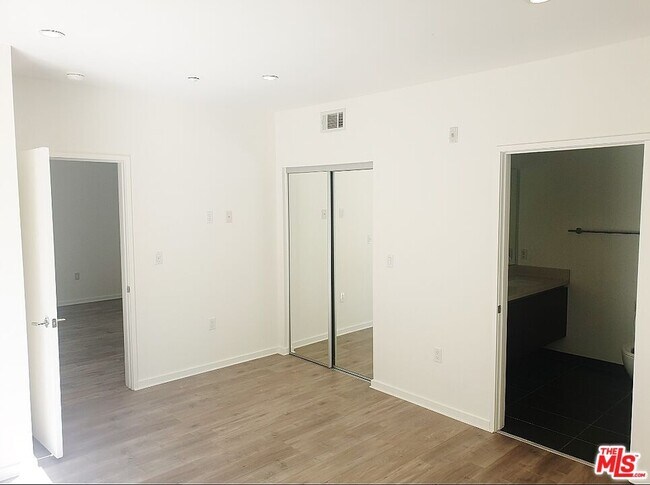 Building Photo - 1611 S Beverly Glen Blvd