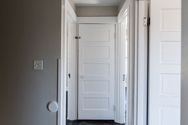 Building Photo - 2141 Philadelphia Dr