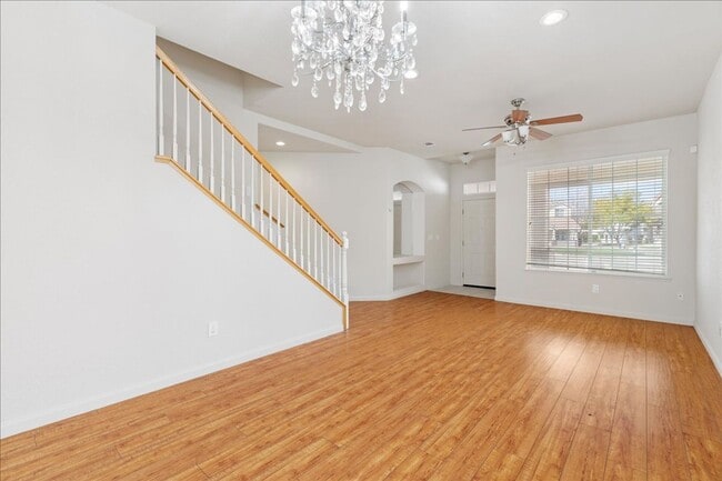 Building Photo - 7 Pewter Ct