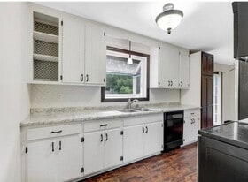 Building Photo - 5310 Summer St SE