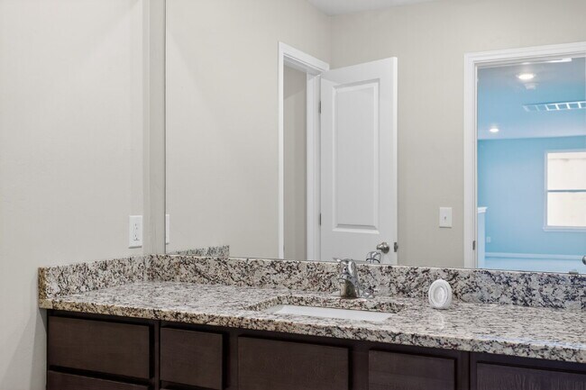 Building Photo - Spacious 4BR/2.5BA Home in El Reno — 2,213 Sq Ft, Move-In Ready