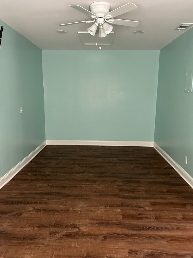 Building Photo - Forest Ridge off Middleground Road