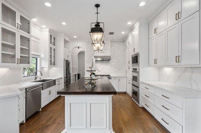 Building Photo - 4523 Maple St