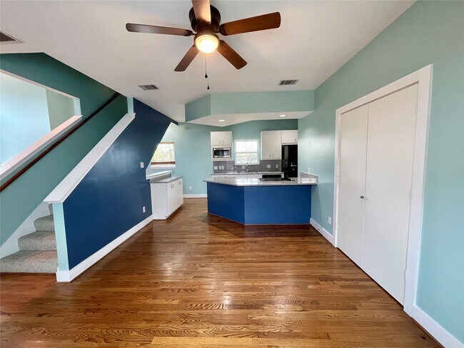 Building Photo - 5901 Fairdale Ln