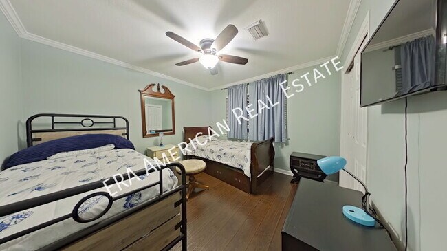 Building Photo - 726 Eglin Pkwy NE