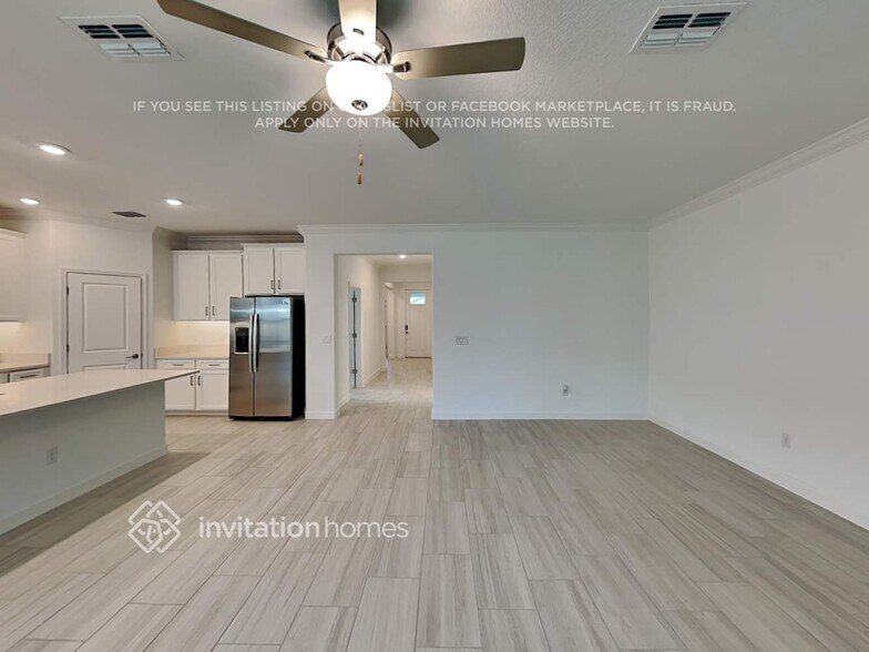 Building Photo - 14318 17th Ct E