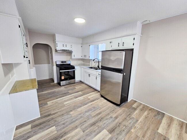 Building Photo - 724 Kinnaird Ave