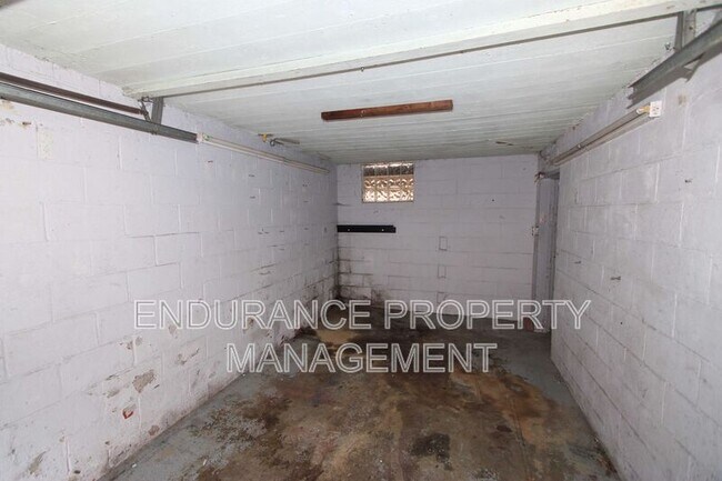 Building Photo - 3970 Roswell Ave