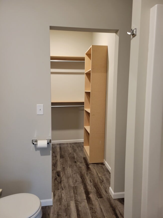 Building Photo - 1311 Azena St