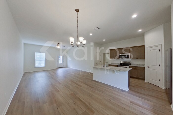 Building Photo - 105 Salvat Dr